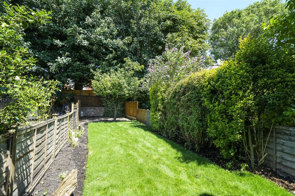 Property photo 2 of 16 Garden