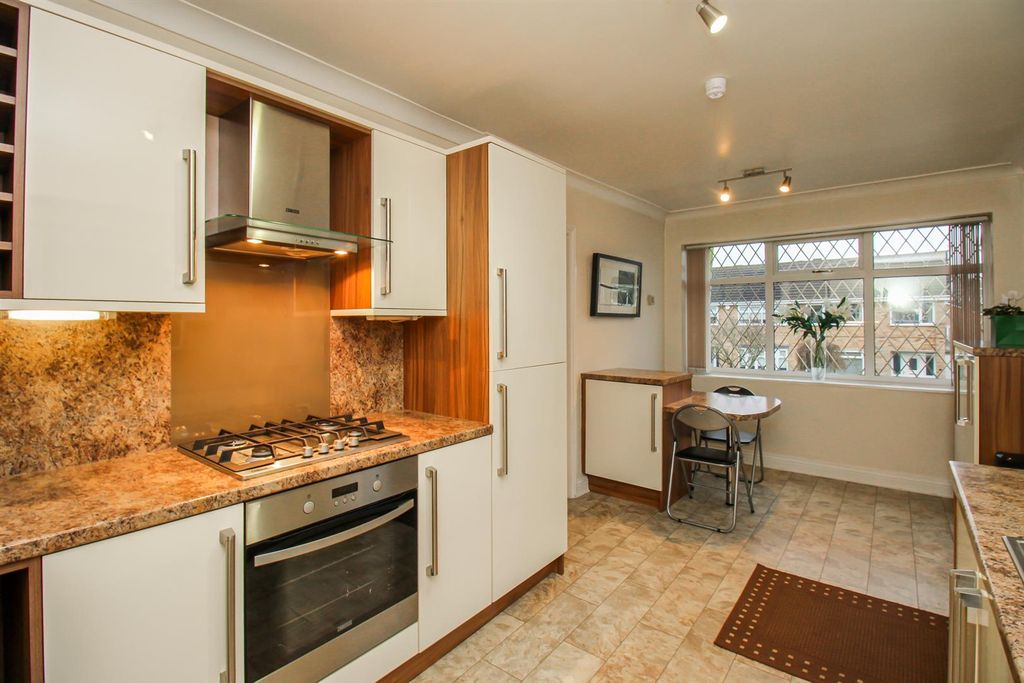 Property photo 3 of 12 Kitchen Diner