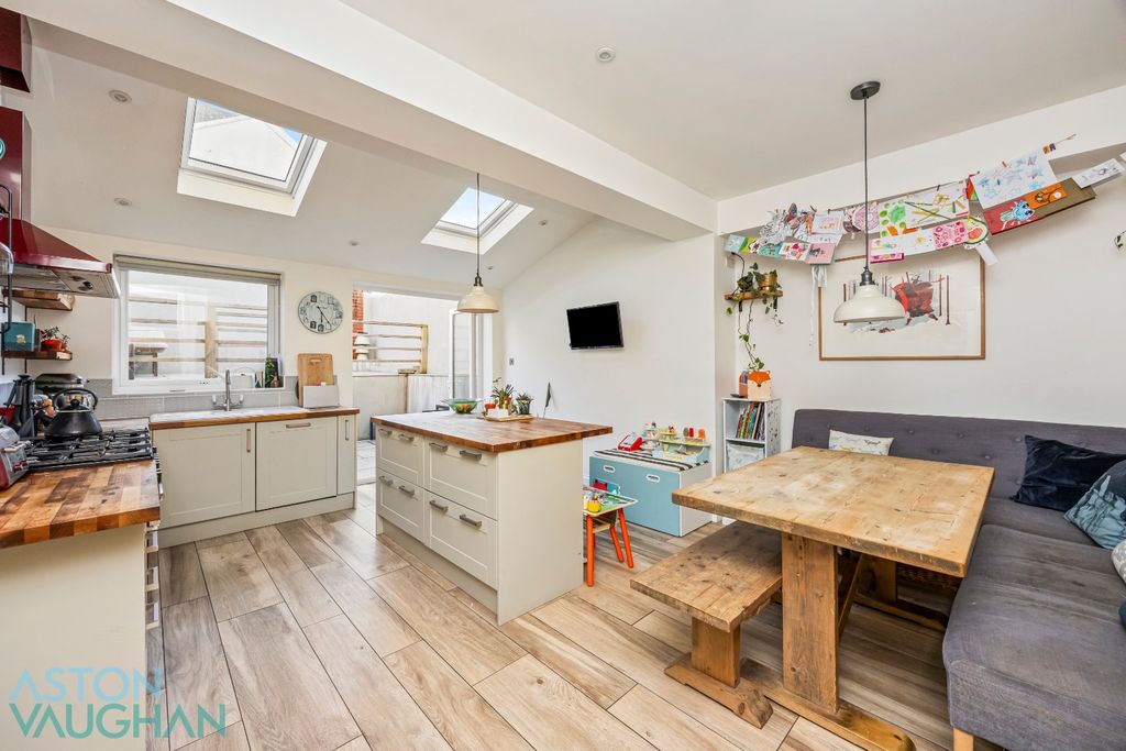 Property photo 2 of 18 4890793