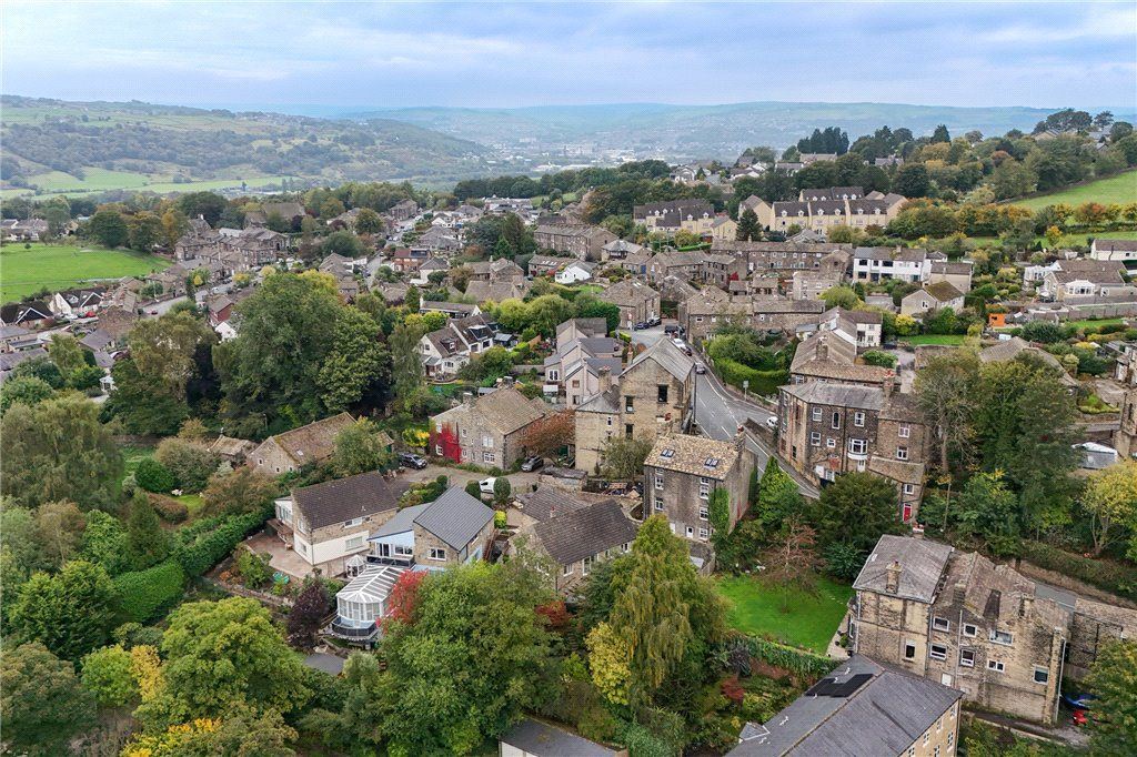 Property photo 2 of 32 Setting