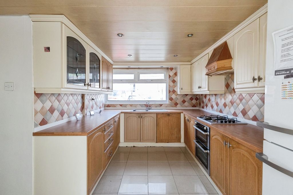 Property photo 3 of 15 Pbox-Img.Jpg