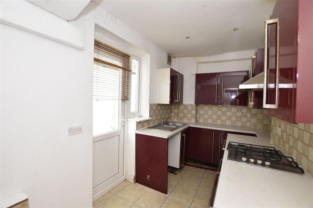 Property photo 3 of 12 Kitchen.Jpg