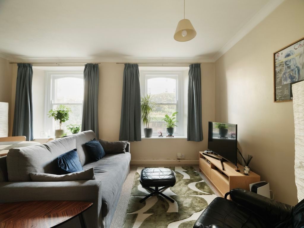 Property photo 3 of 10 Sitting Area