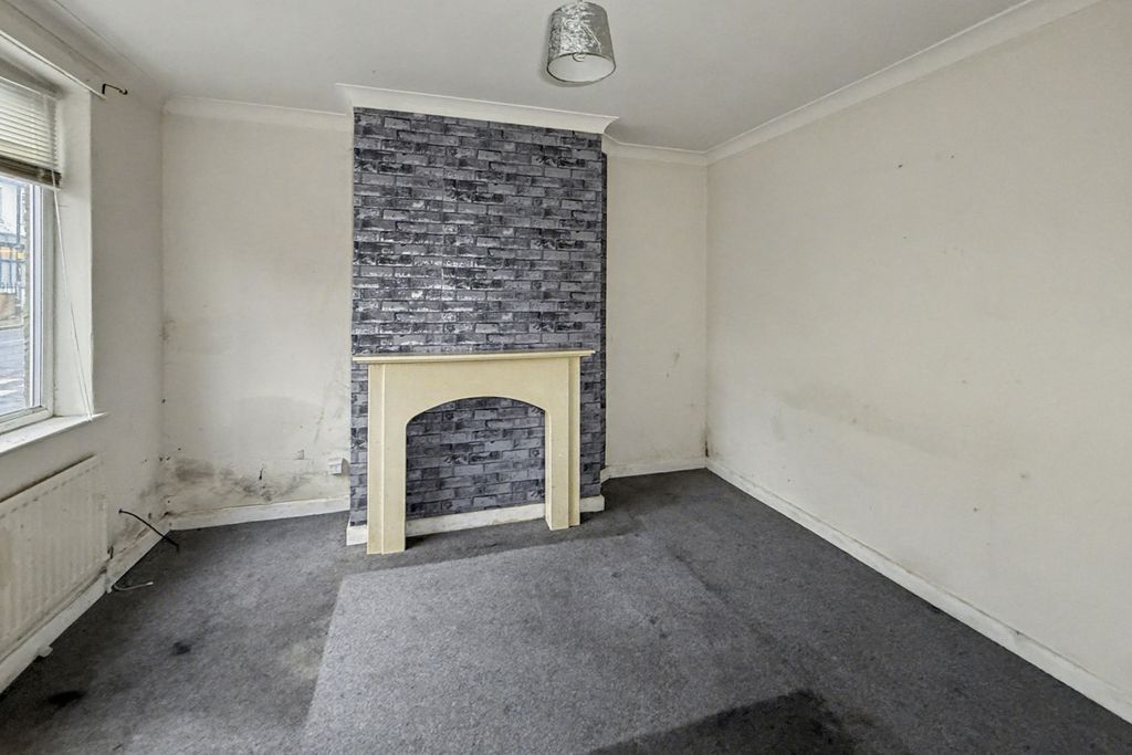 Property photo 3 of 18 90 Oxford Road, Hartlepool, Ts25 5Sa