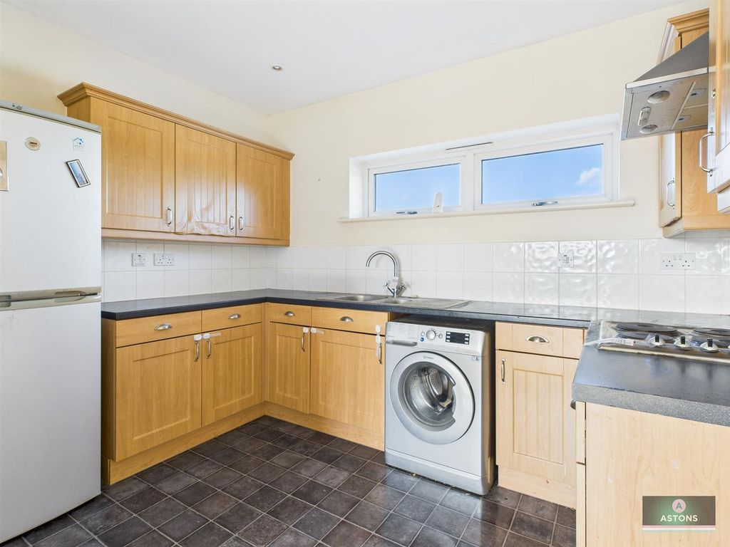 Property photo 3 of 9 Kitchen