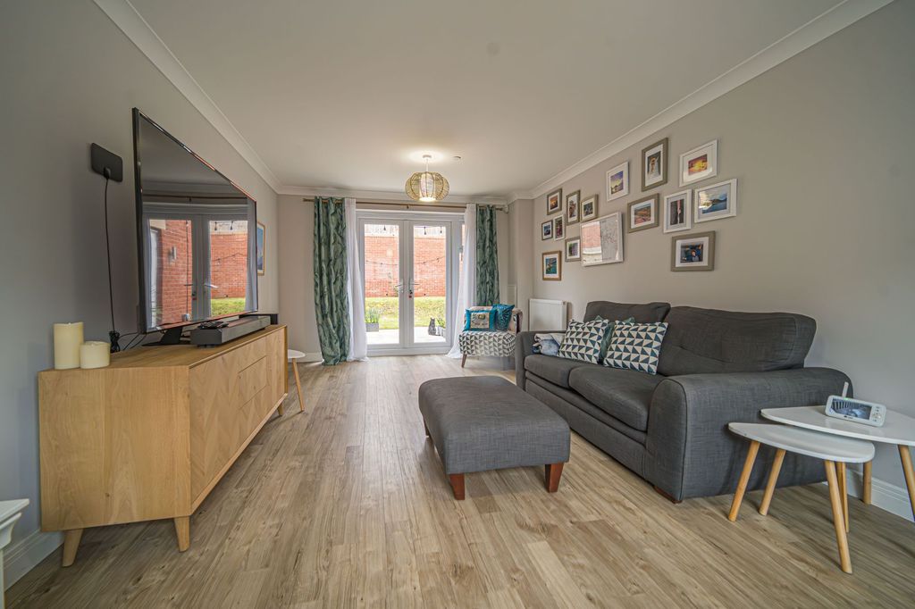 Property photo 3 of 43