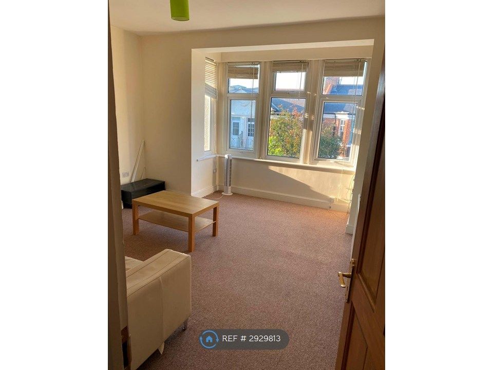 Property photo 3 of 13 Lounge