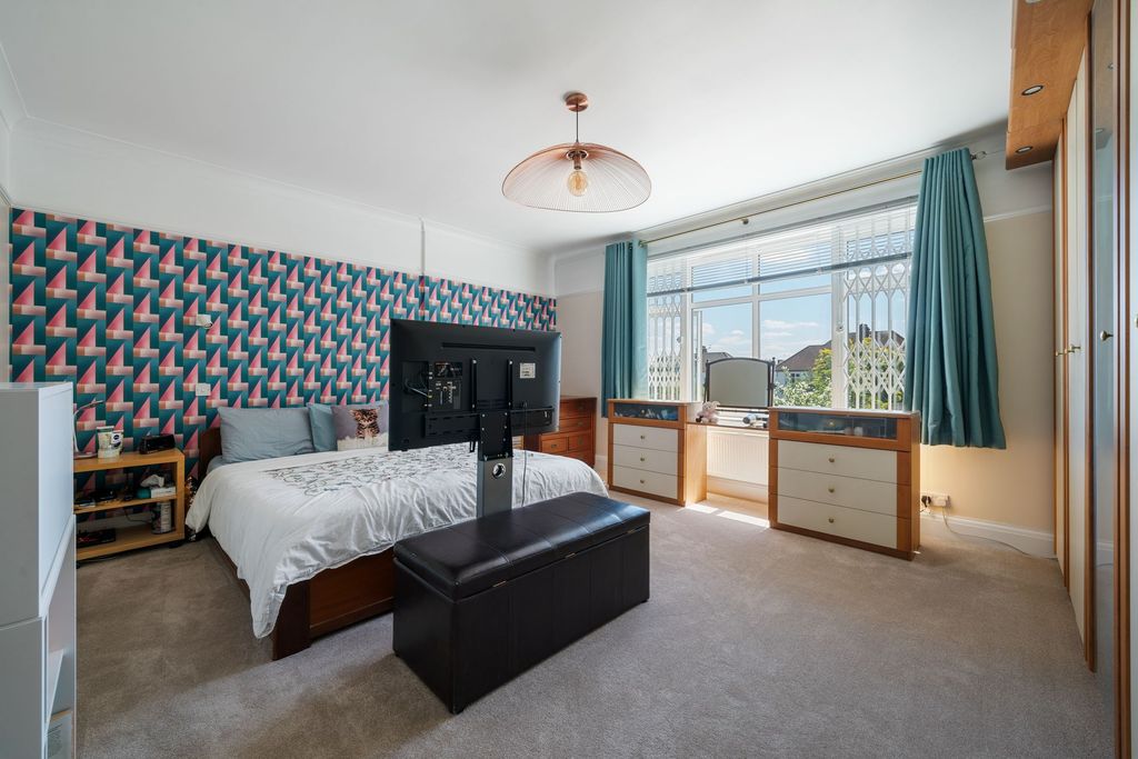Additional image 7 of 6 bed detached house for salePenshurst Gardens, Edgware HA8