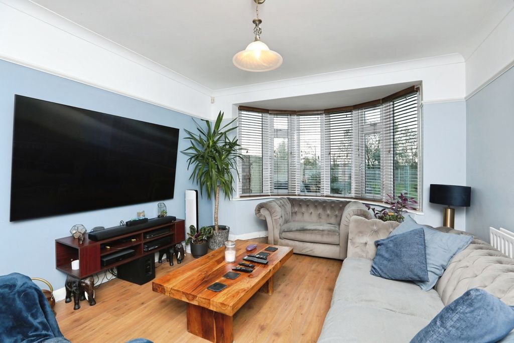 Property photo 3 of 19 Photo