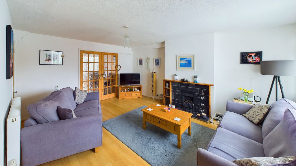 Property photo 2 of 12 Gallery