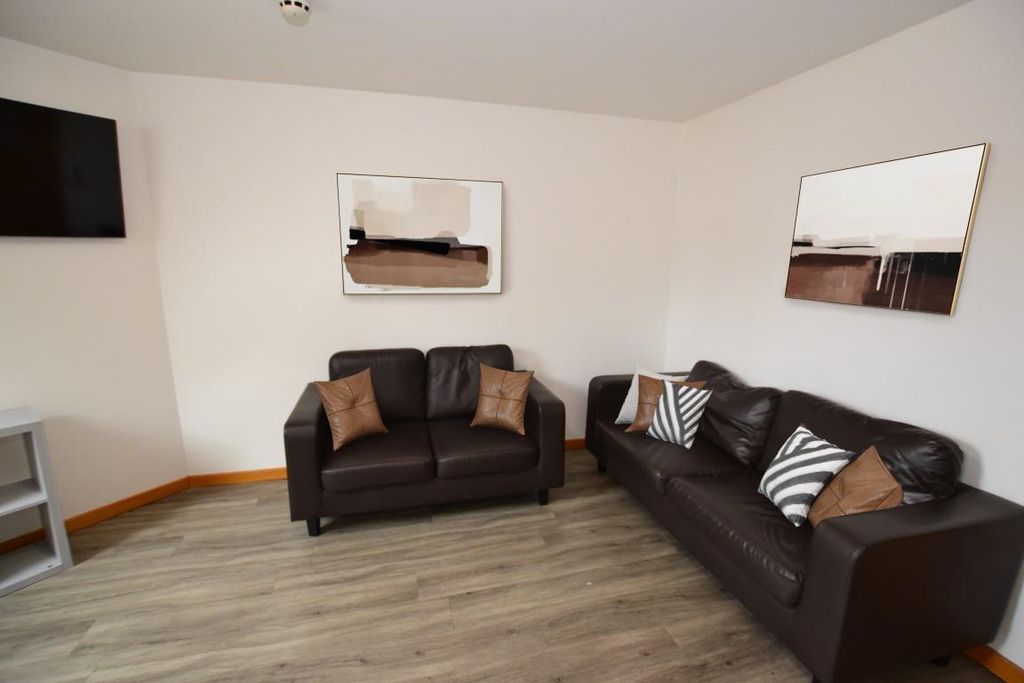 Property photo 2 of 12 7; Op (3)