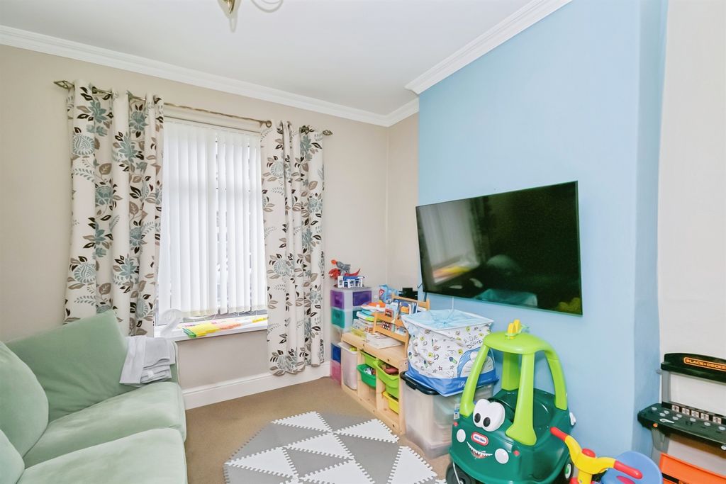 Property photo 3 of 18