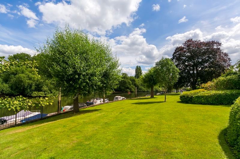 Property photo 3 of 18 Mallard Place Riverside Gardens
