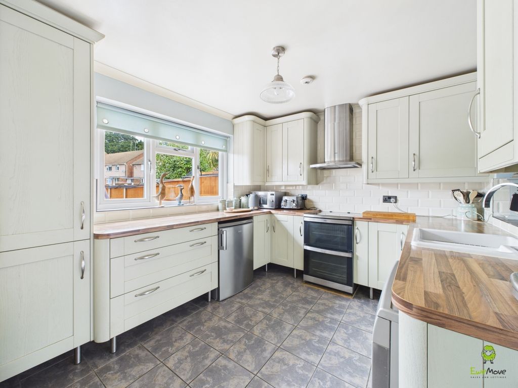 Property photo 2 of 18 Presented By Nicoleta At Ewemove Bexleyheath And D