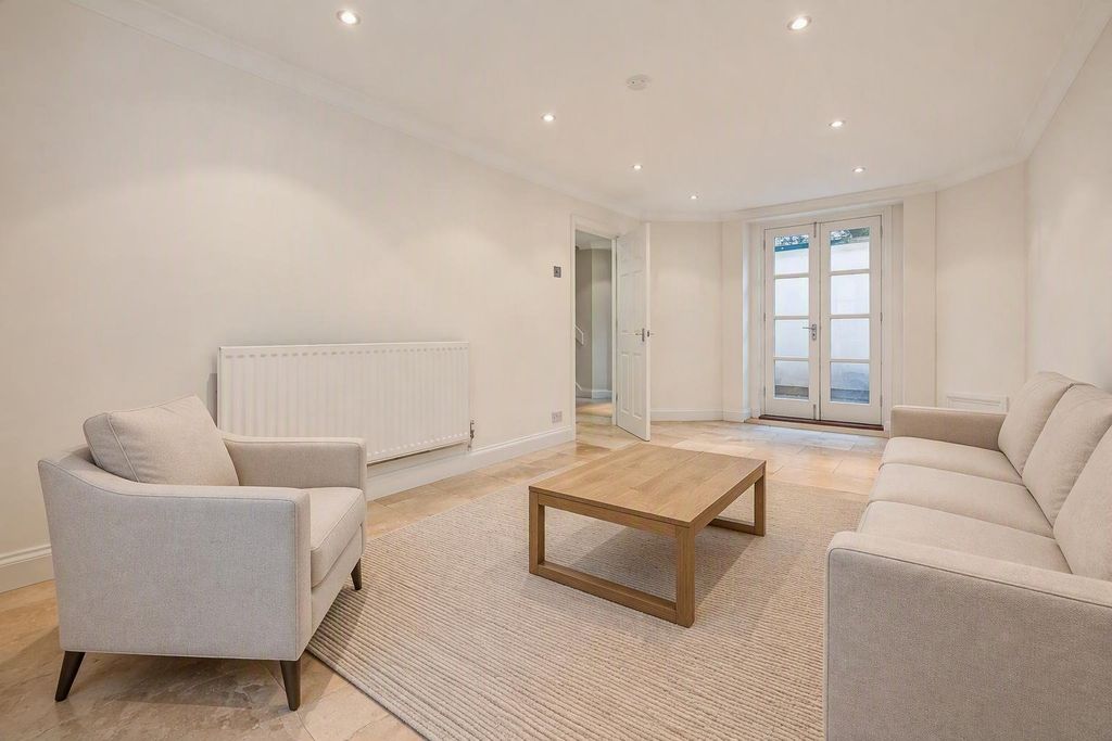 Property photo 2 of 11 Reception