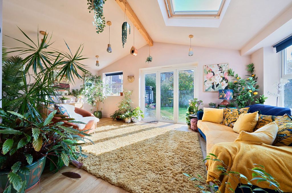 Property photo 2 of 19 Sitting Room