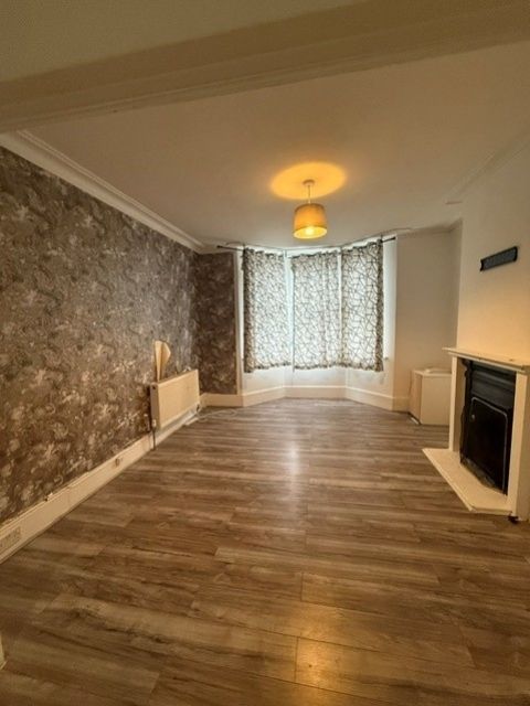 Property photo 2 of 7 T