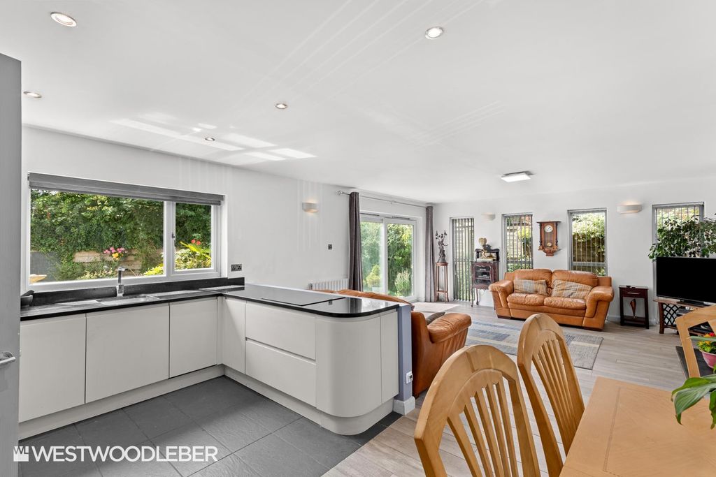 Property photo 2 of 22 Bowlersmead_9.Jpg
