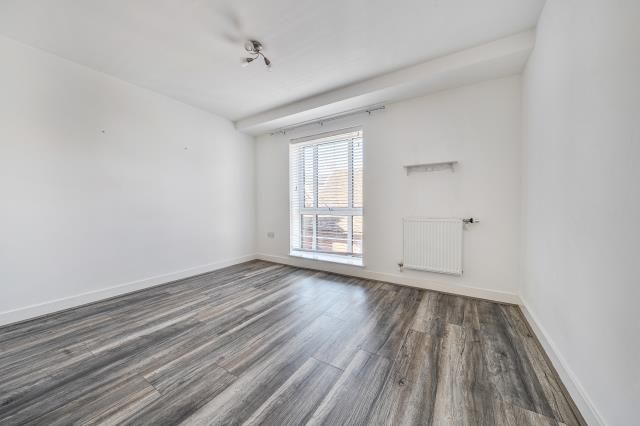 Property photo 3 of 18 Living Space