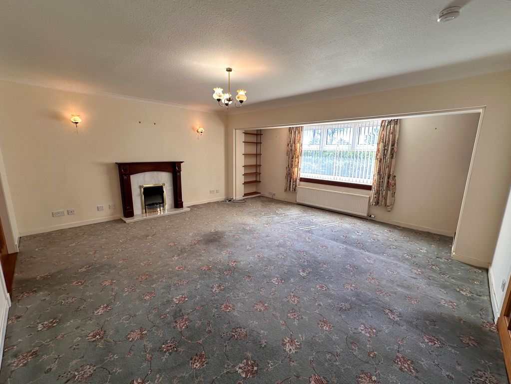 Property photo 3 of 18 Lounge