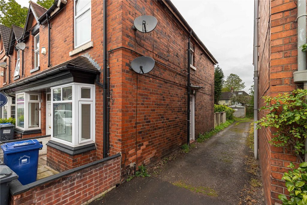 Property photo 2 of 6 Side Entrance