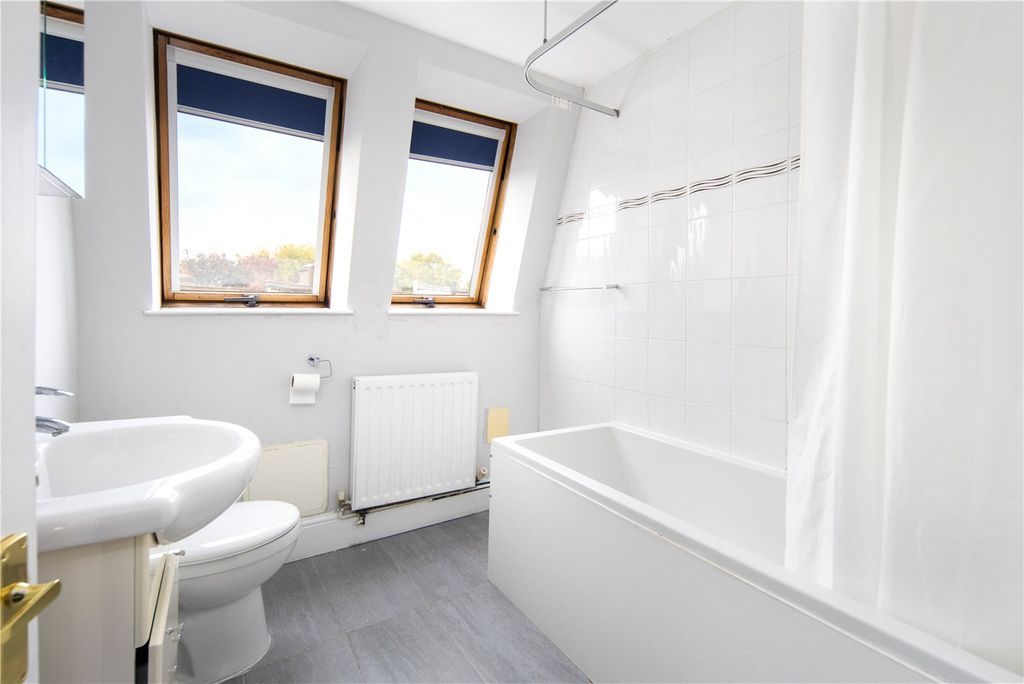 Property photo 3 of 14 Bathroom