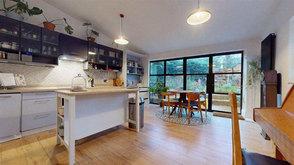 Property photo 2 of 18 12182025_174650.Jpg