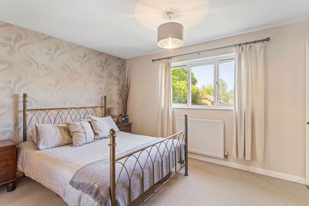 Property photo 1 of 29 Principle Bedroom