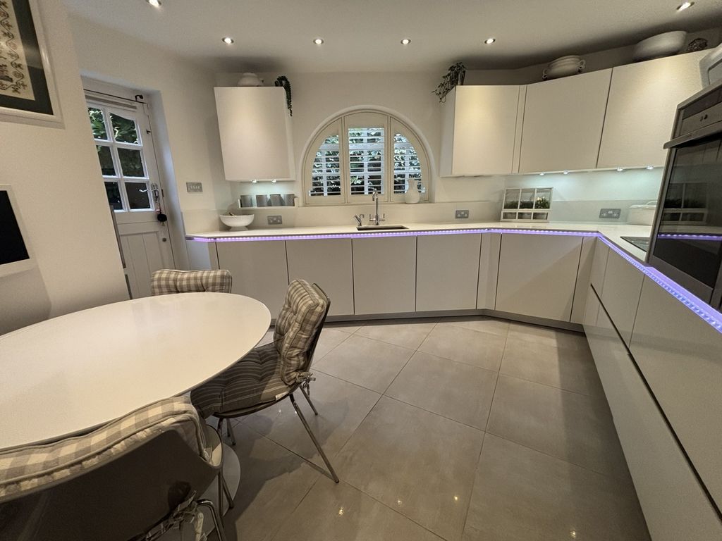 Property photo 3 of 6 Photo 2