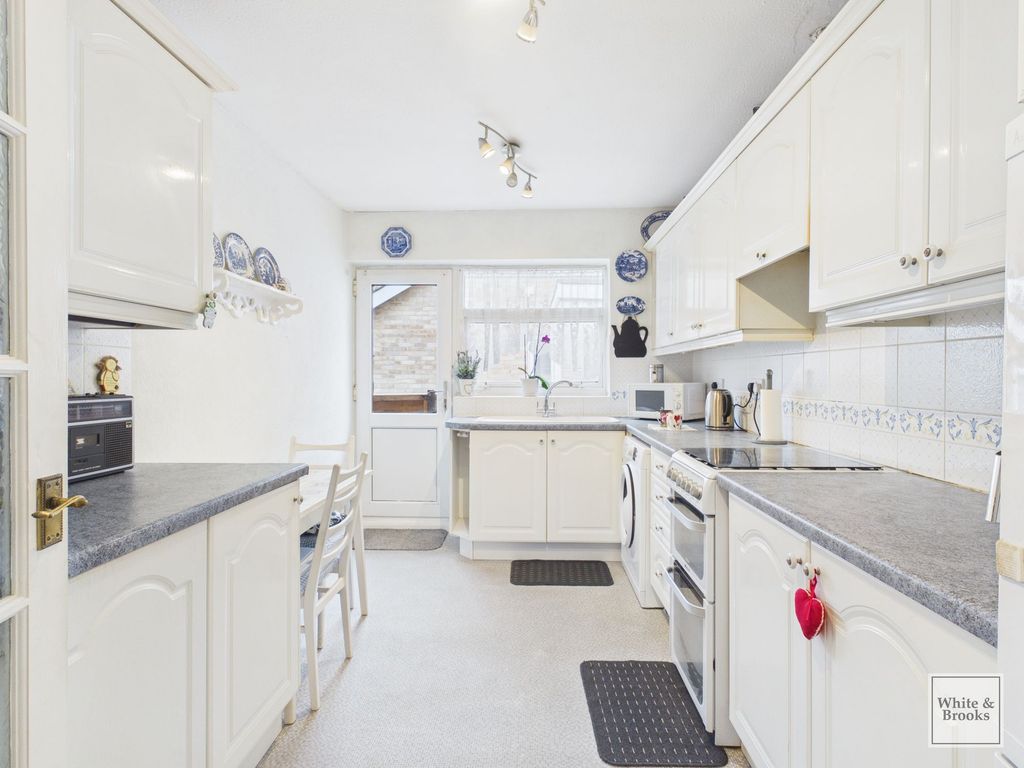 Property photo 3 of 23 Kitchen