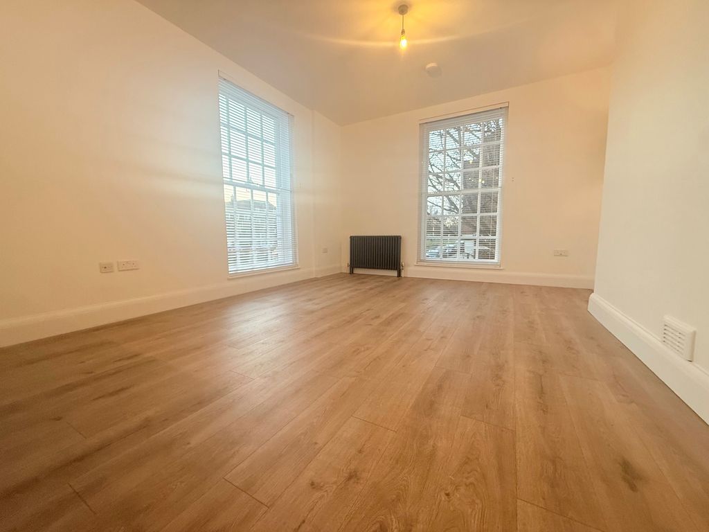 Property photo 2 of 5 Living Room