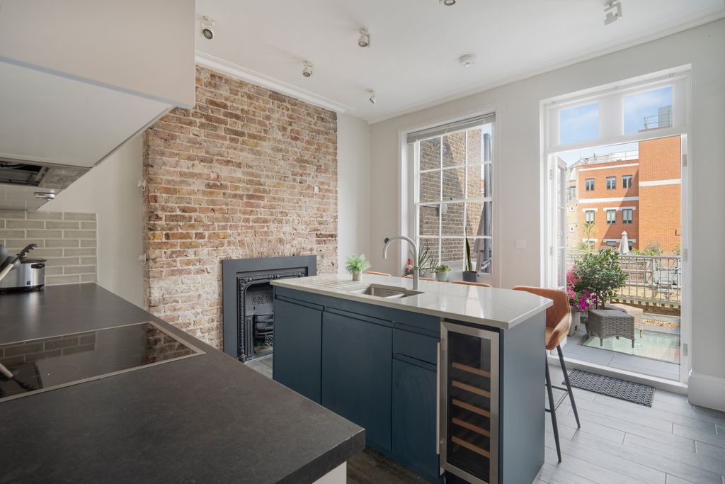 Property photo 3 of 34 The_Town_House_29