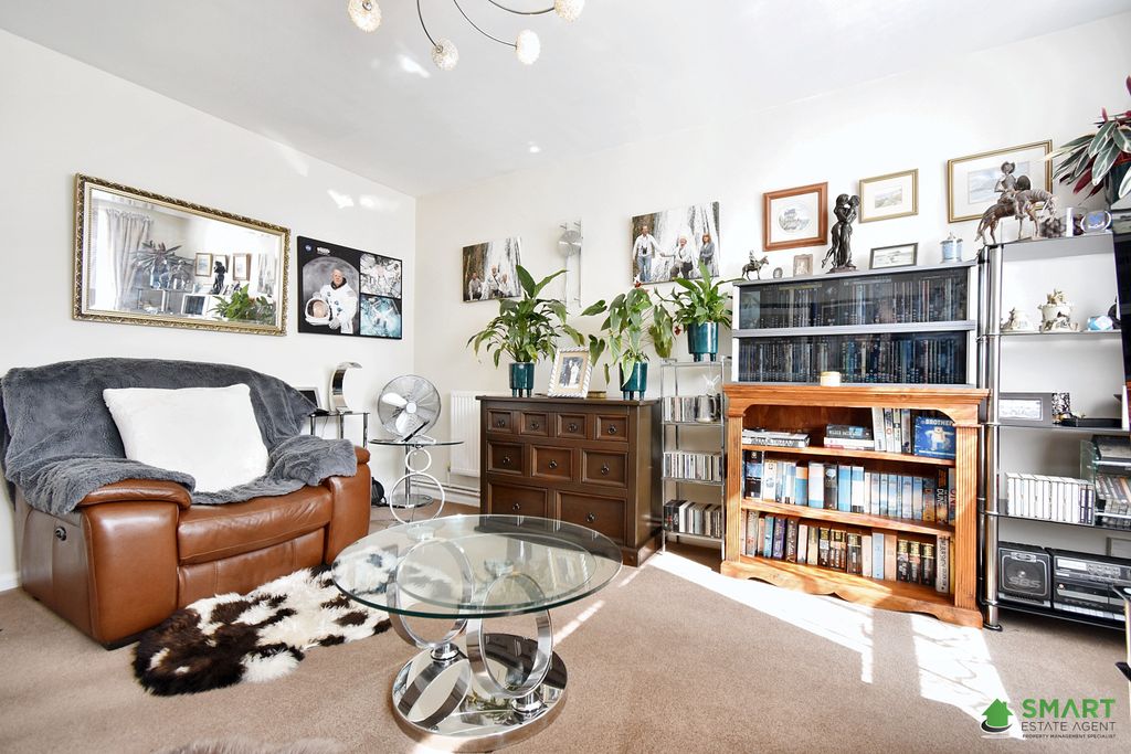 Property photo 3 of 9