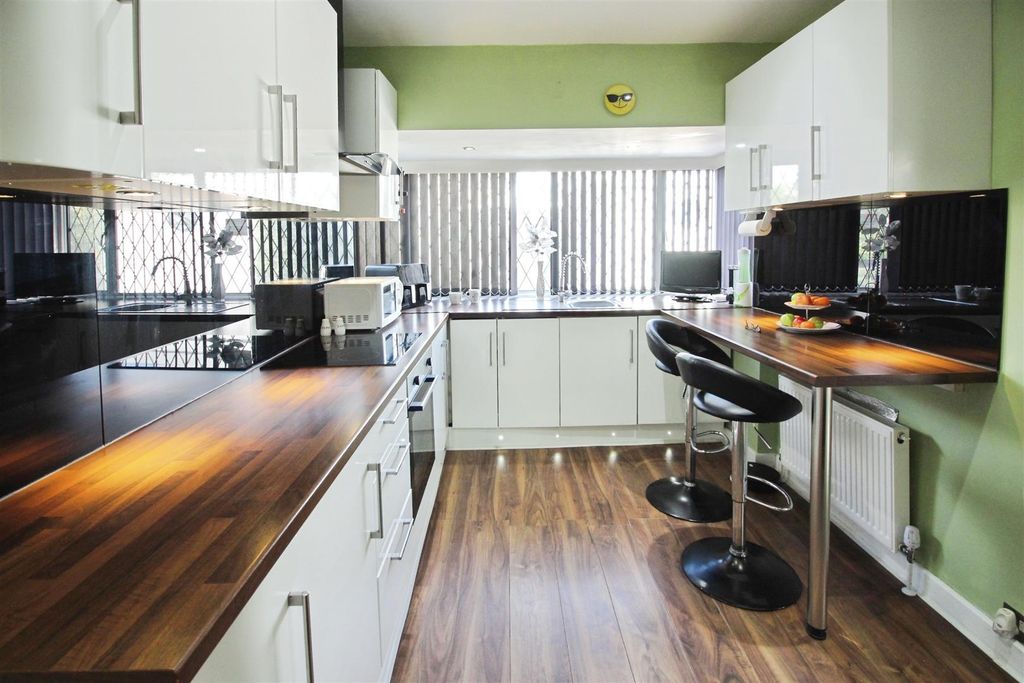 Property photo 3 of 13 Kitchen