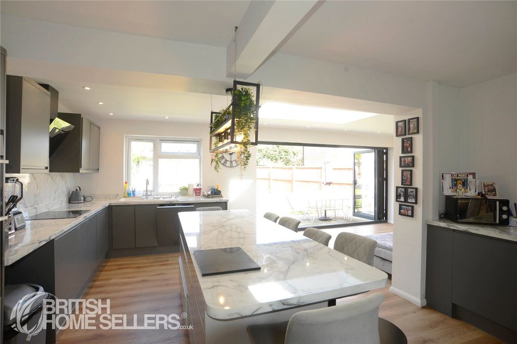 Property photo 2 of 21 2