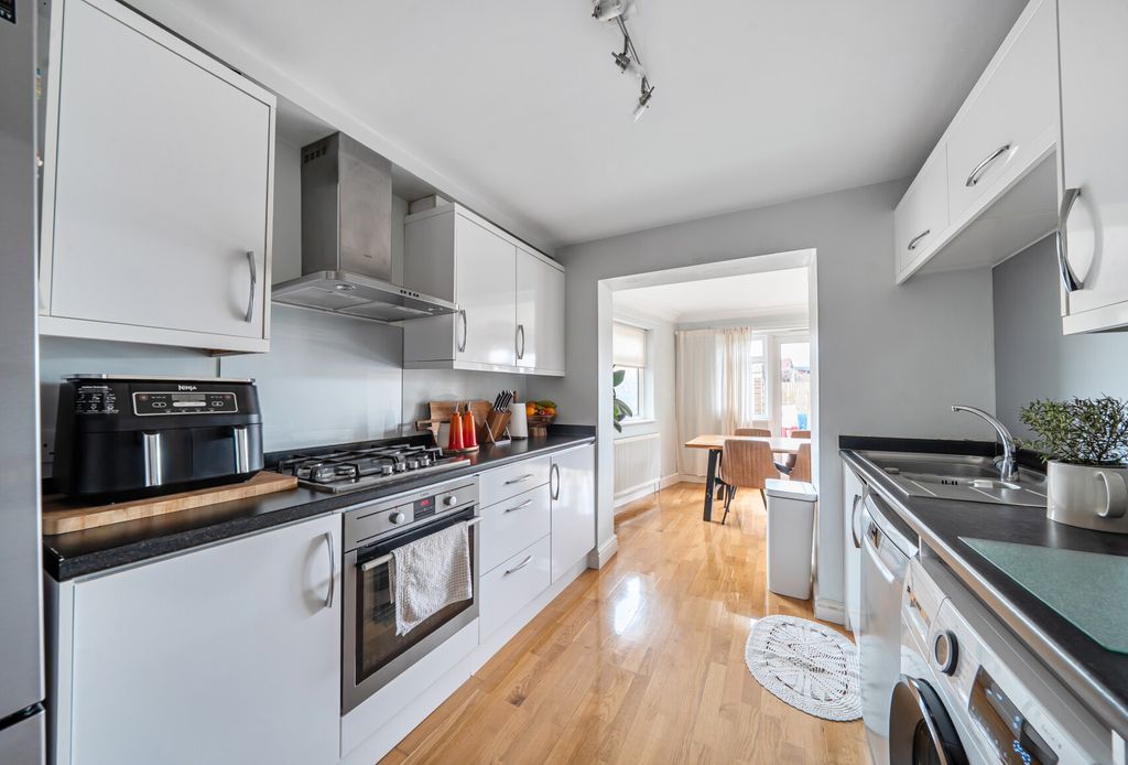 Property photo 2 of 14 1436141-15-69cd9E...