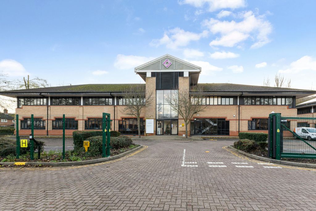 Property photo 3 of 30 101879_Hampden-Court-Kingsmead-Business (9).Jpg