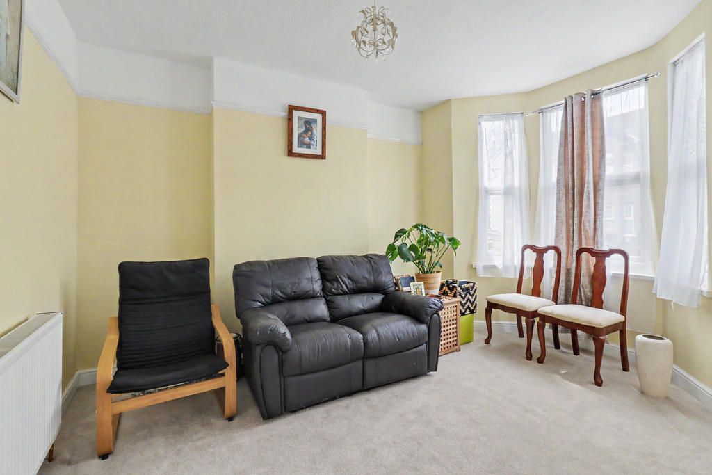 Property photo 3 of 10 Bay Fronted Lounge