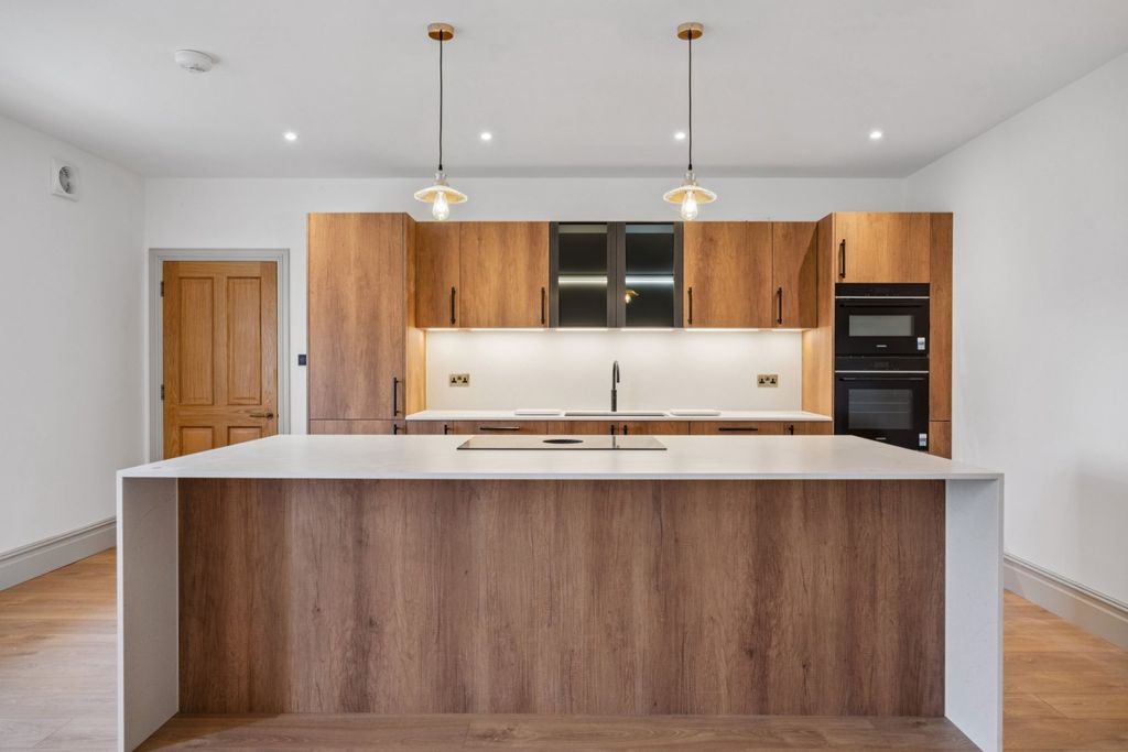 Property photo 3 of 10 Kitchen