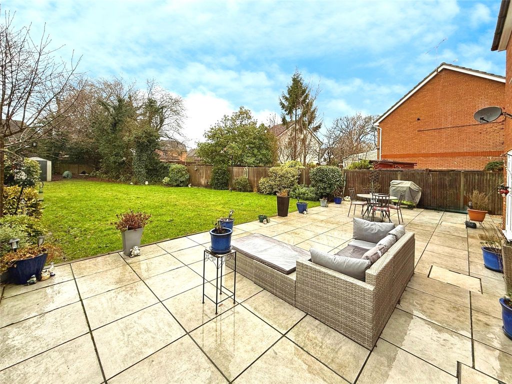 Property photo 2 of 27 Picture No. 24