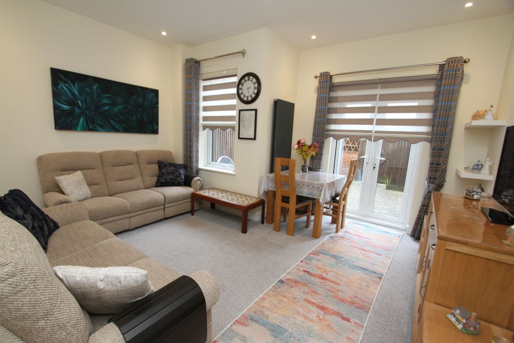 Property photo 2 of 11