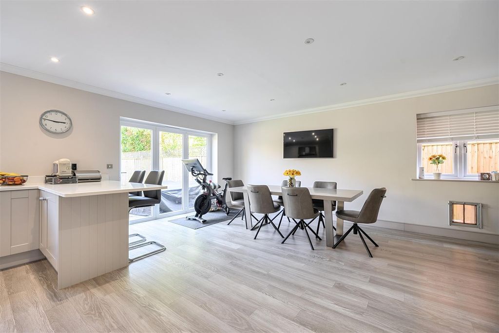 Additional image 6 of 4 bed detached house for saleOak Apples Drive, Crowthorne, Berkshire RG45