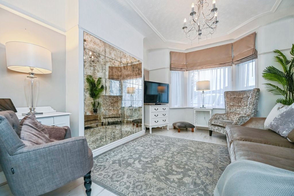 Property photo 3 of 17 Pbox-Img.Jpg