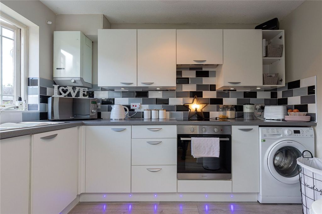 Property photo 3 of 11 Kitchen Area