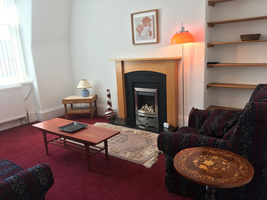 Property photo 1 of 10 Living Room