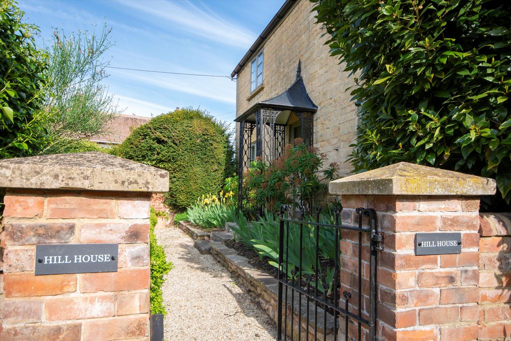 Property photo 3 of 28 Image