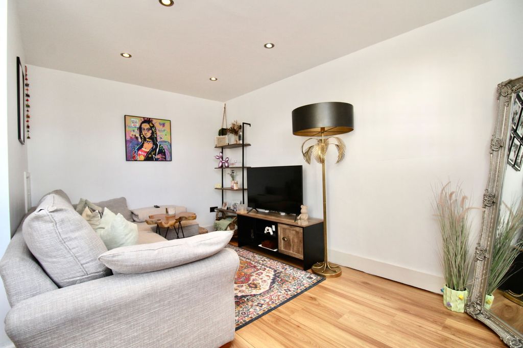 Property photo 3 of 20