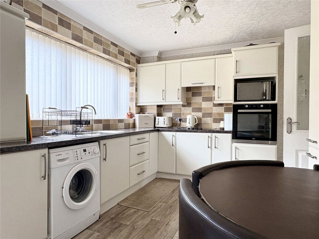 Property photo 2 of 16 Kitchen