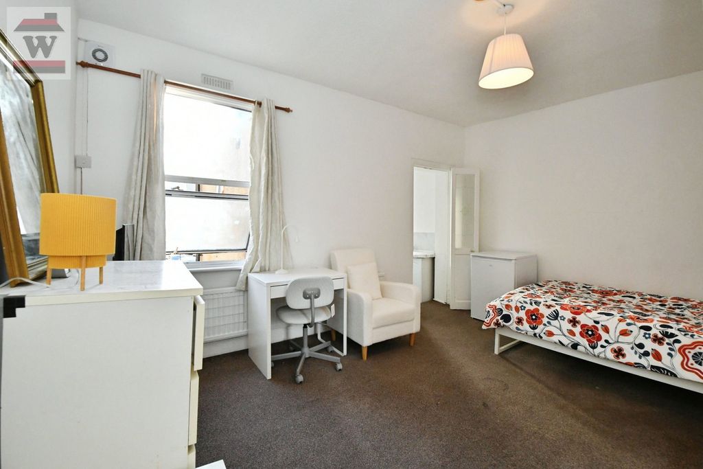 Property photo 2 of 4