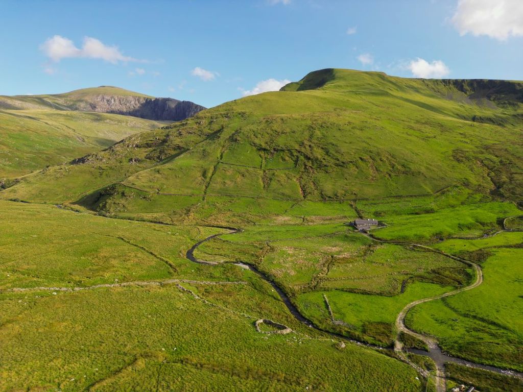 Property photo 2 of 27